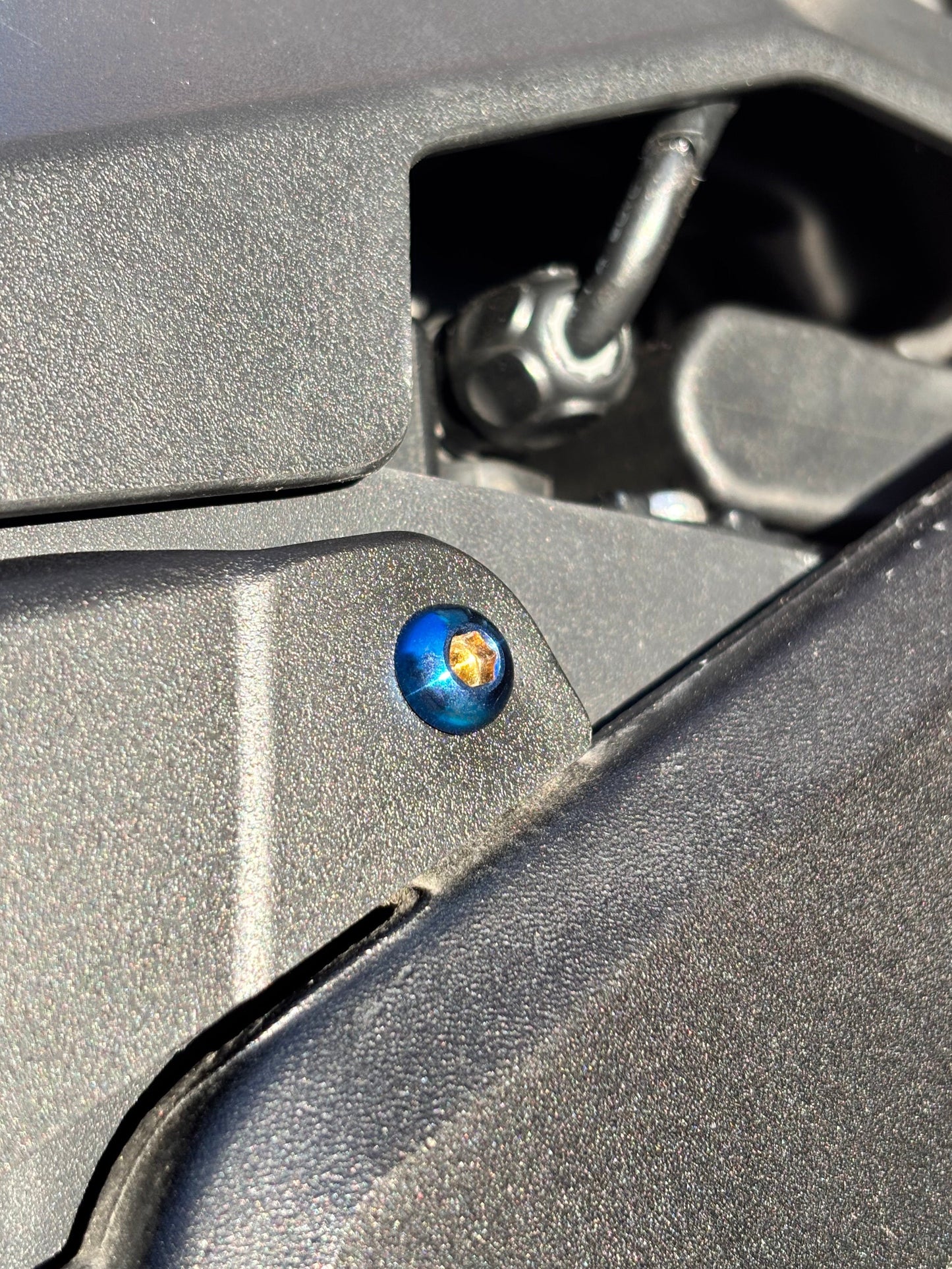 E-Moto Battery lid lock titanium